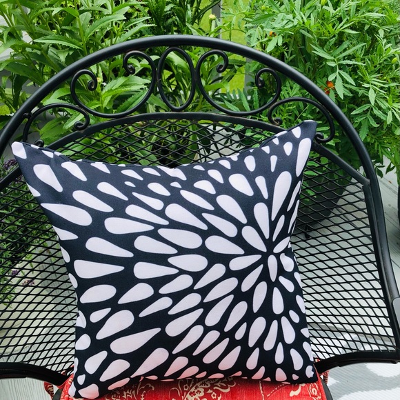 Outdoor & Indoor ‘Raindrops’ Pillow. Pre-stuffed. - Picture 3 of 8